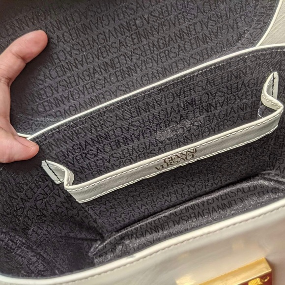 👜 VERSACE BEAUTIFUL VANITY BAG 👜💯 authenticb -  PRICE FIRM ✌️ - Picture 10 of 13